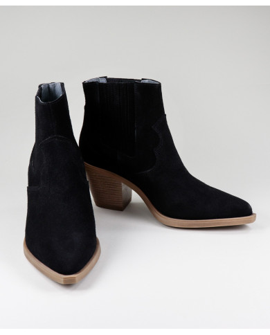 Texanas Boots in Middle Heel Black Ginova