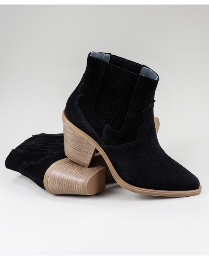 Texanas Boots in Middle Heel Black Ginova