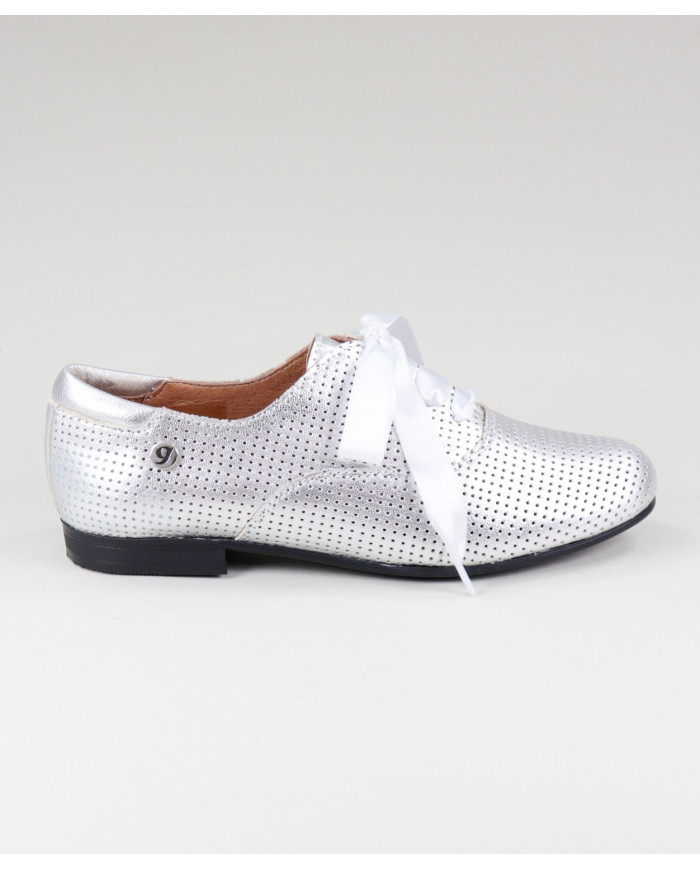 Sapatos Rasos Prata Ginova com Laço de Cetim e Perfurados