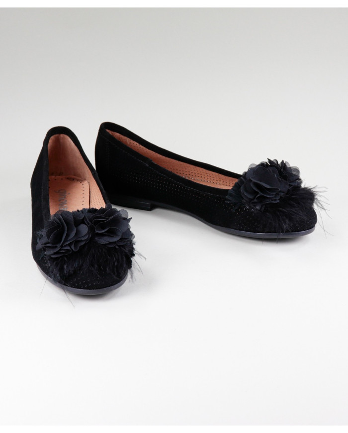 Woman's Black Sabrinas with Plumes