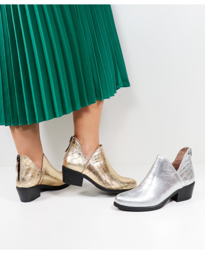 Botas Ginova com Detalhe Metalizado