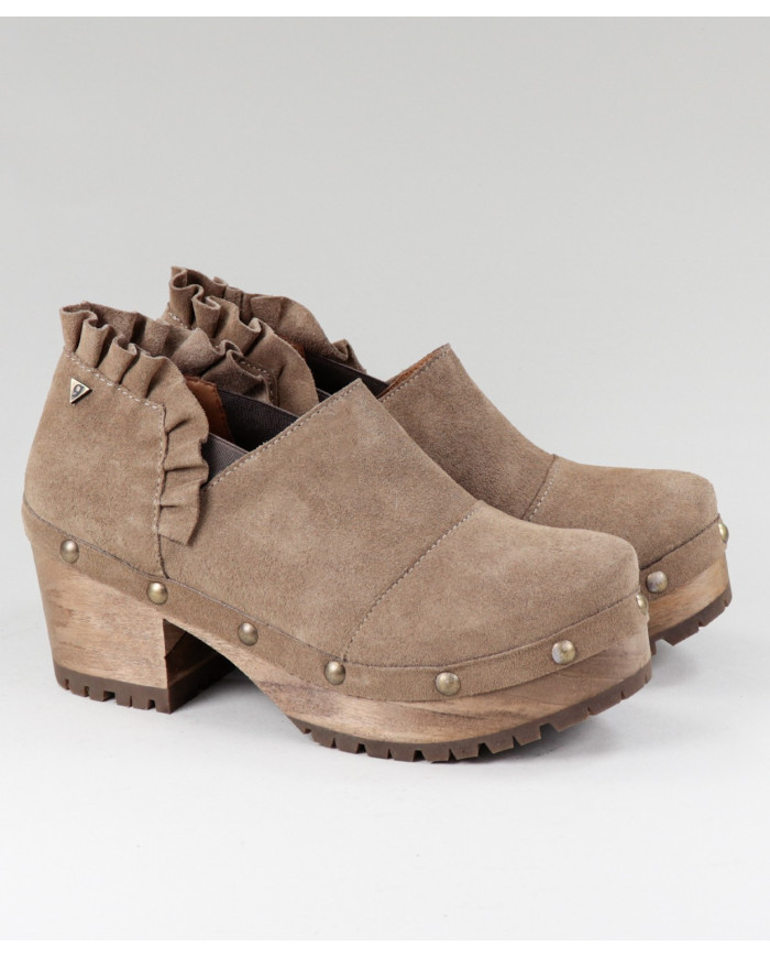 Taupe de Senhora Ginova buttons in Tacão Madeira