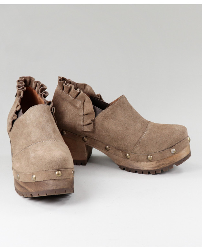 Taupe de Senhora Ginova buttons in Tacão Madeira