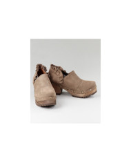 Taupe de Senhora Ginova buttons in Tacão Madeira