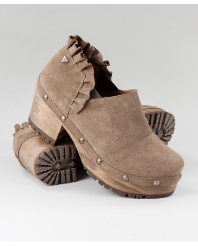 Botins Taupe de Senhora Ginova em Tacão Madeira