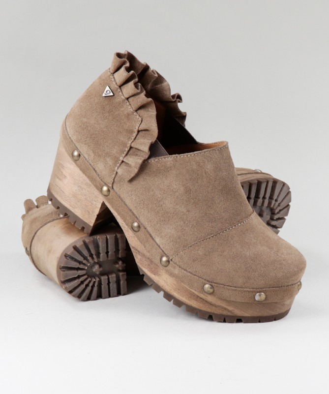 Botins Taupe de Senhora Ginova em Tacão Madeira