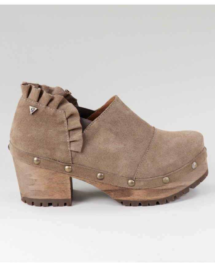 Taupe de Senhora Ginova buttons in Tacão Madeira