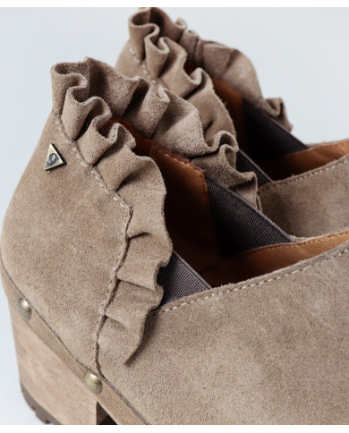 Botins Taupe de Senhora Ginova em Tacão Madeira
