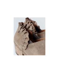 Botins Taupe de Senhora Ginova em Tacão Madeira
