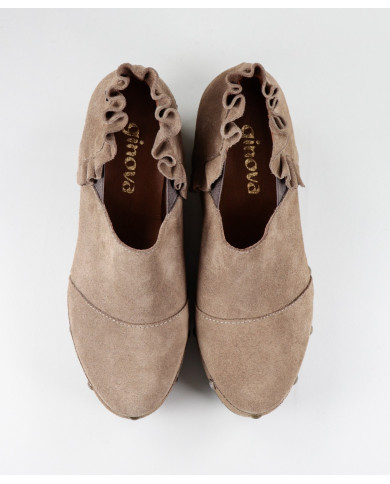 Taupe de Senhora Ginova buttons in Tacão Madeira