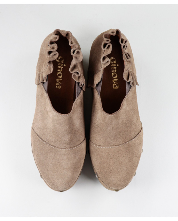 Taupe de Senhora Ginova buttons in Tacão Madeira