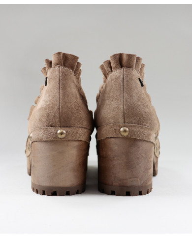 Taupe de Senhora Ginova buttons in Tacão Madeira