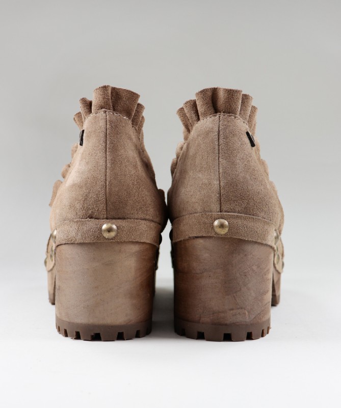 Botins Taupe de Senhora Ginova em Tacão Madeira