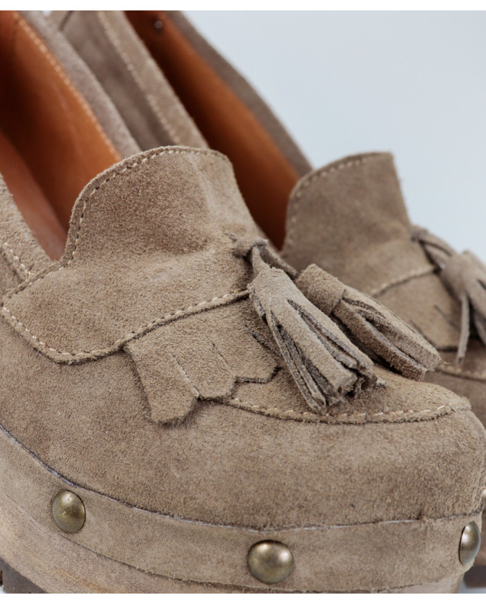 Taupe Shoes of Lady Ginova in Wood Sole