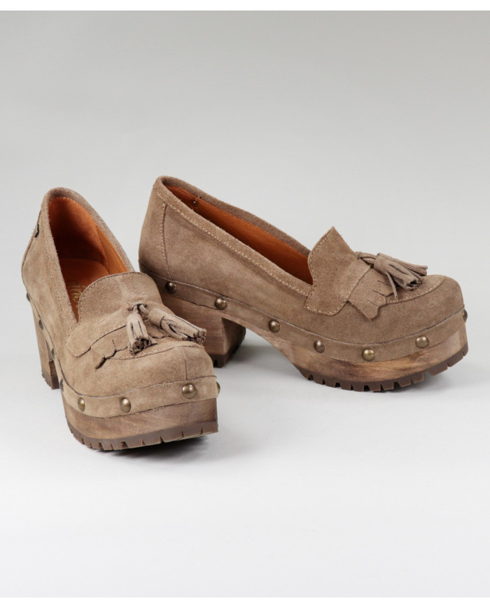 Taupe Shoes of Lady Ginova in Wood Sole