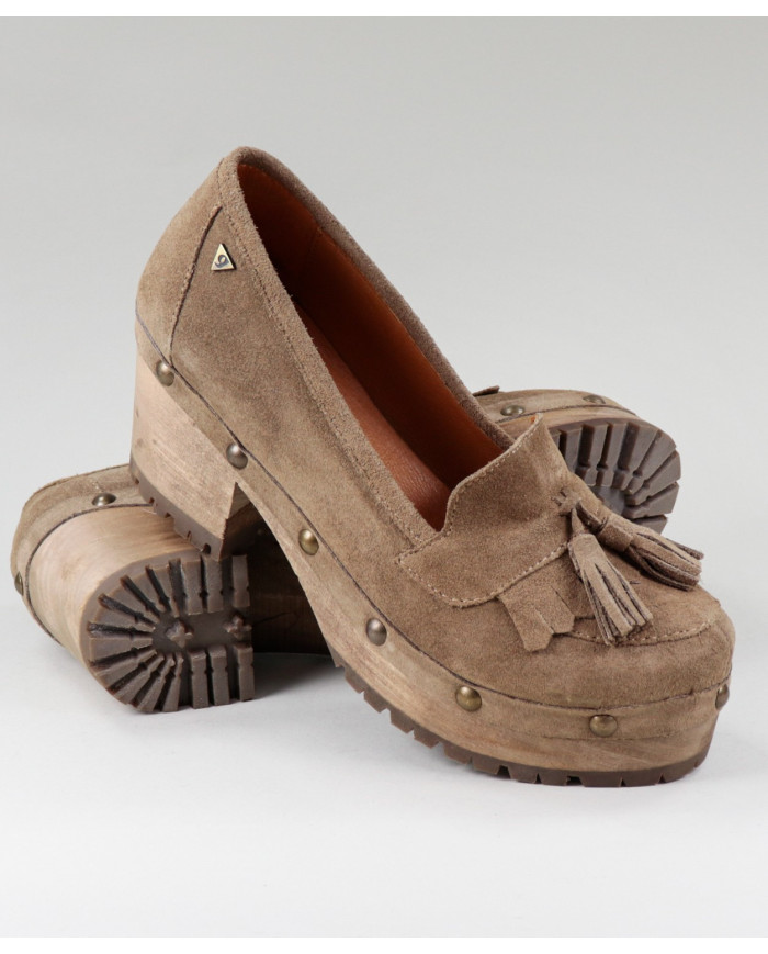 Taupe Shoes of Lady Ginova in Wood Sole