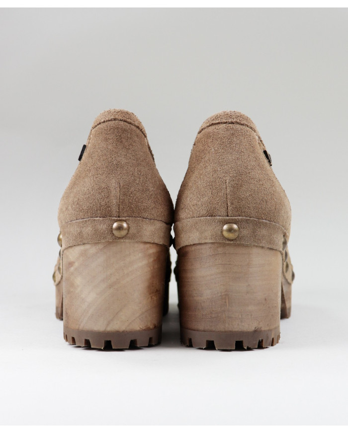 Taupe Shoes of Lady Ginova in Wood Sole