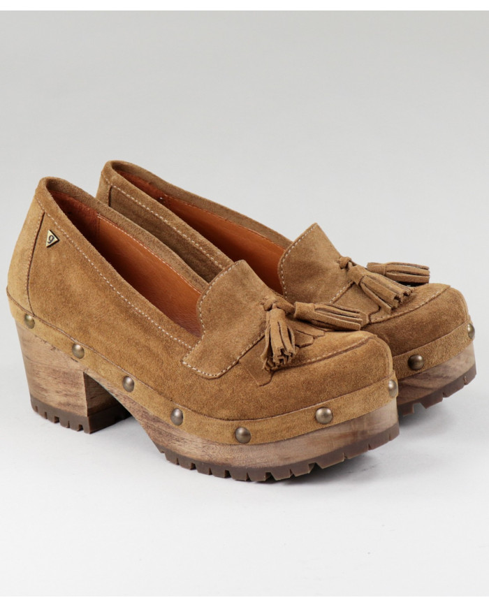 Lady Ginova Camel Shoes on Wood Sole