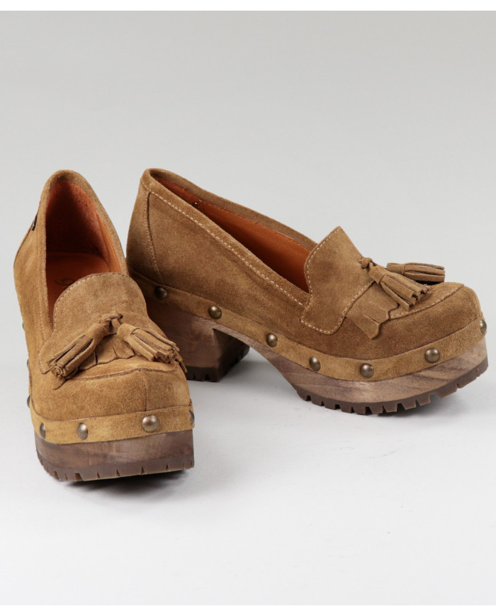 Lady Ginova Camel Shoes on Wood Sole