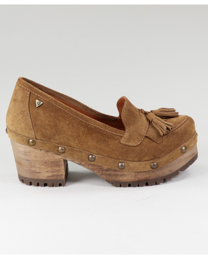 Lady Ginova Camel Shoes on Wood Sole