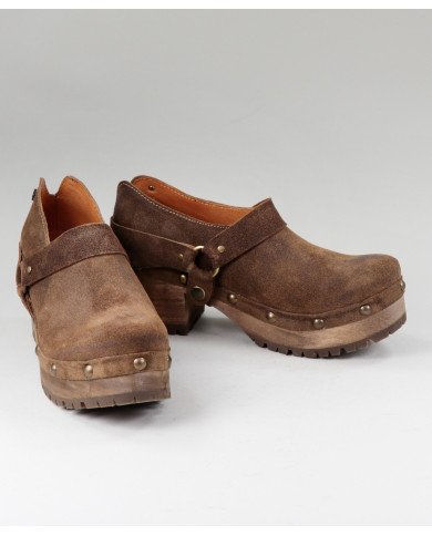 Ginova de Senhora Socas with Tachas