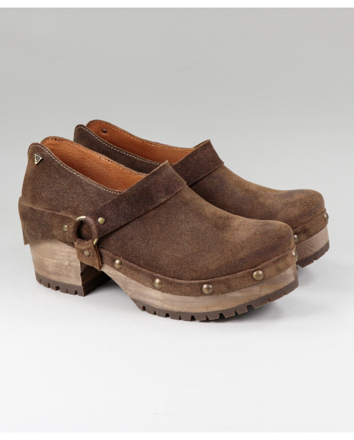 Ginova de Senhora Socas with Tachas