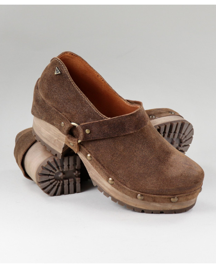 Ginova de Senhora Socas with Tachas