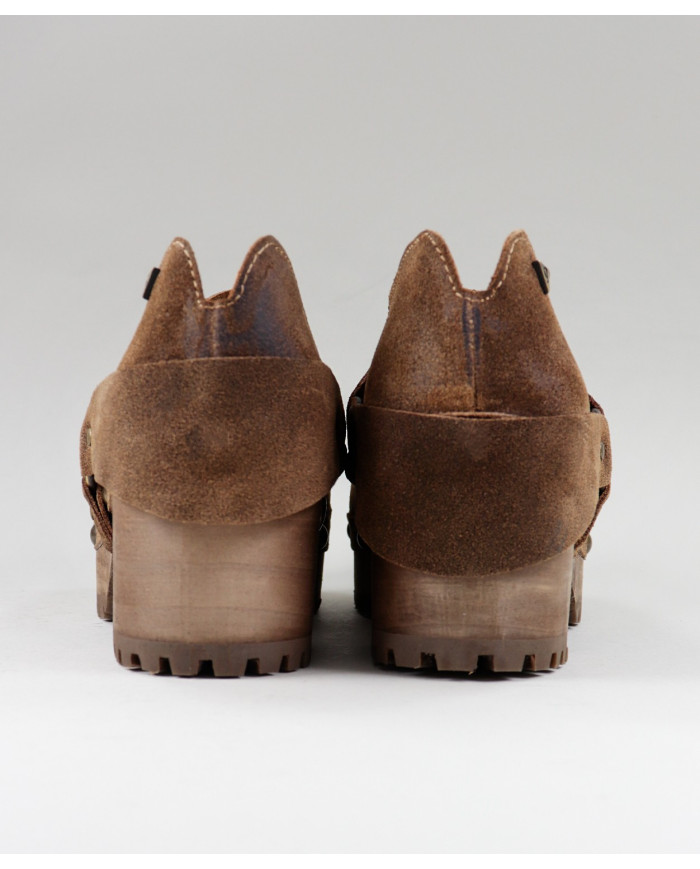 Ginova de Senhora Socas with Tachas