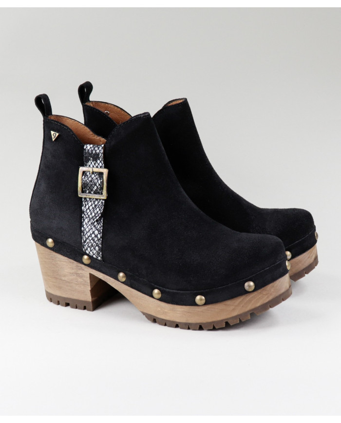 Women's Ginova Boots with Buckle Decorated