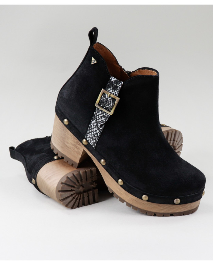 Women's Ginova Boots with Buckle Decorated