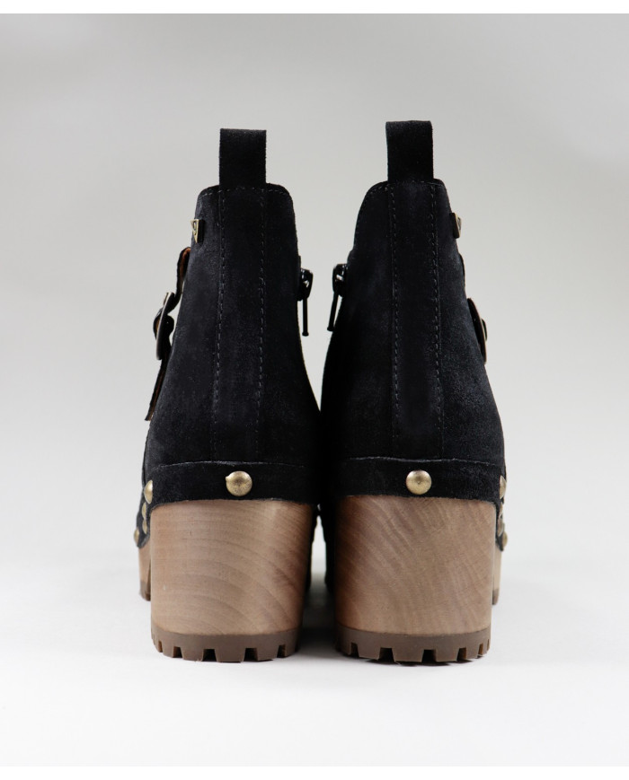 Women's Ginova Boots with Buckle Decorated