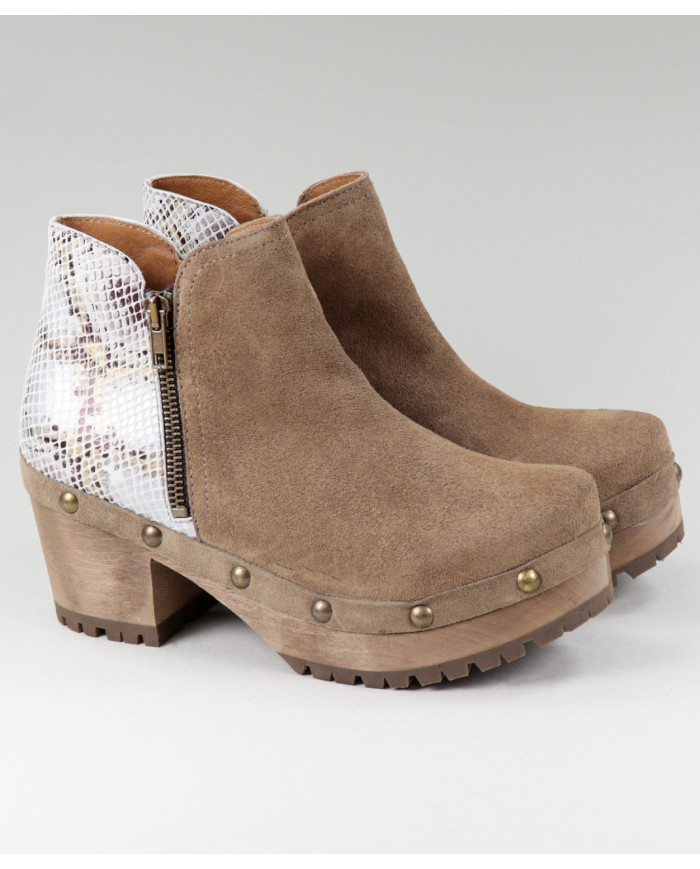 Women's Ginova Boots with Closes on the Laterals