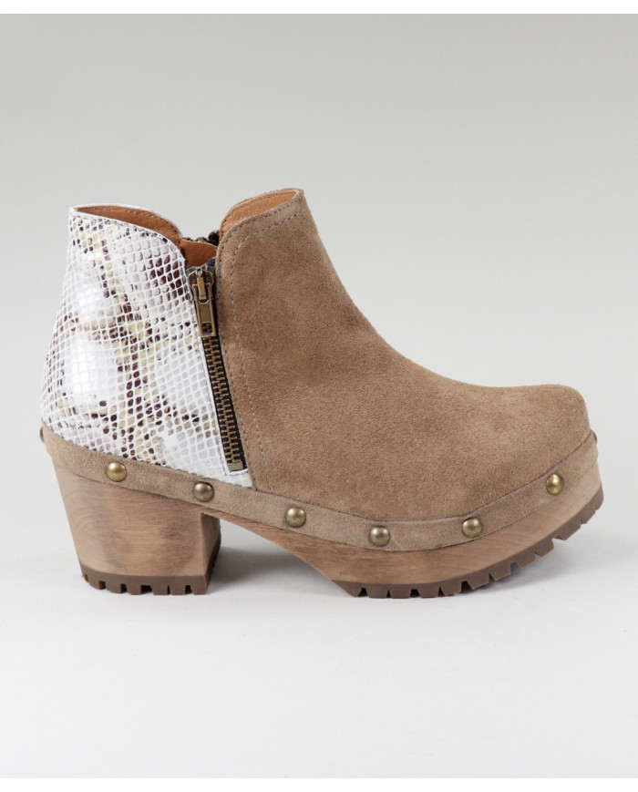 Women's Ginova Boots with Closes on the Laterals