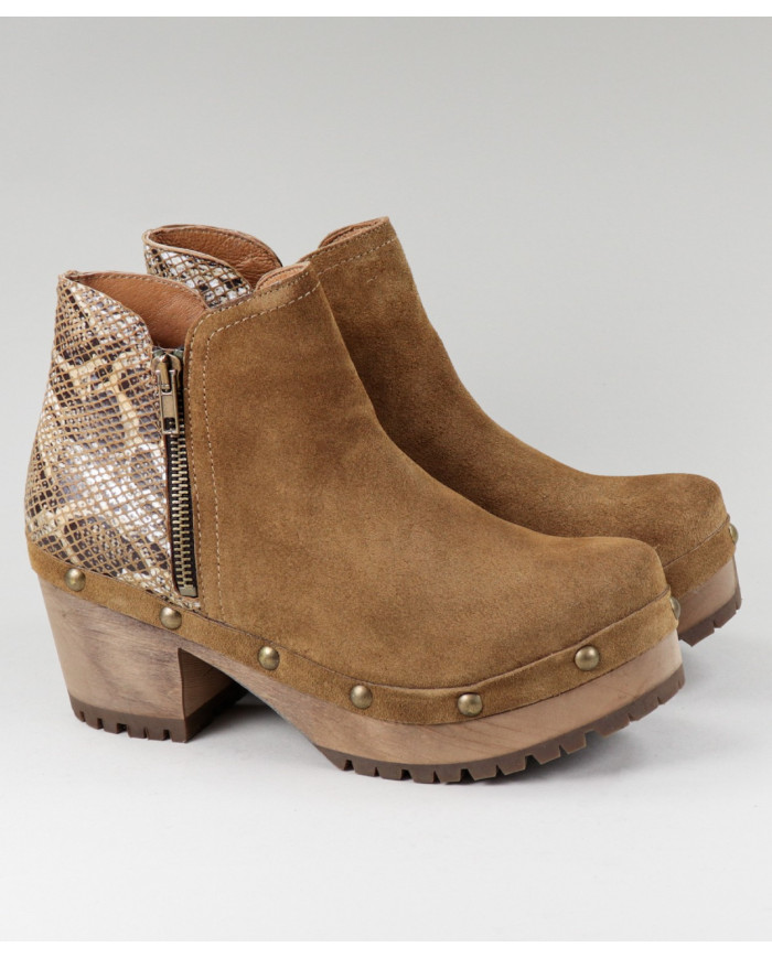 Women's Ginova Boots with Closes on the Laterals