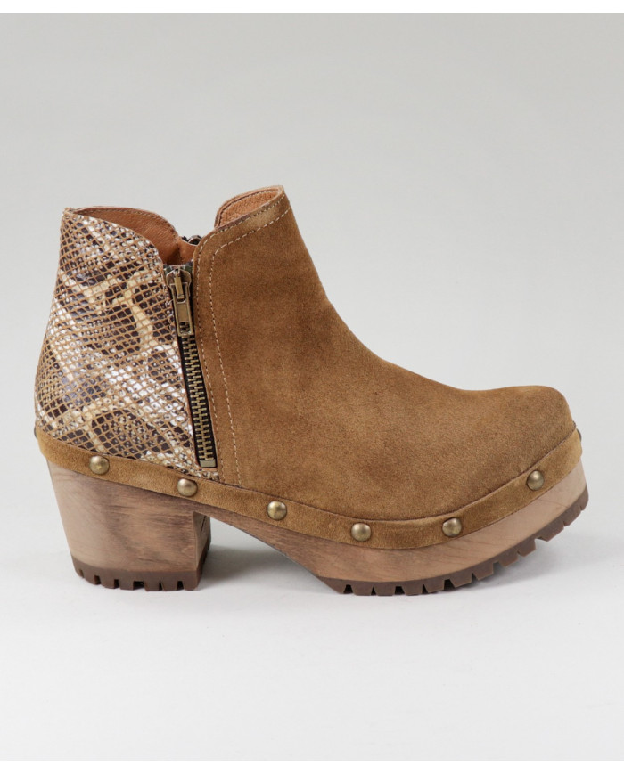 Women's Ginova Boots with Closes on the Laterals