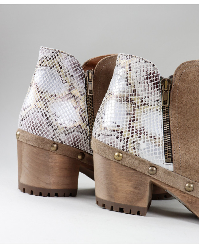 Women's Ginova Boots with Closes on the Laterals