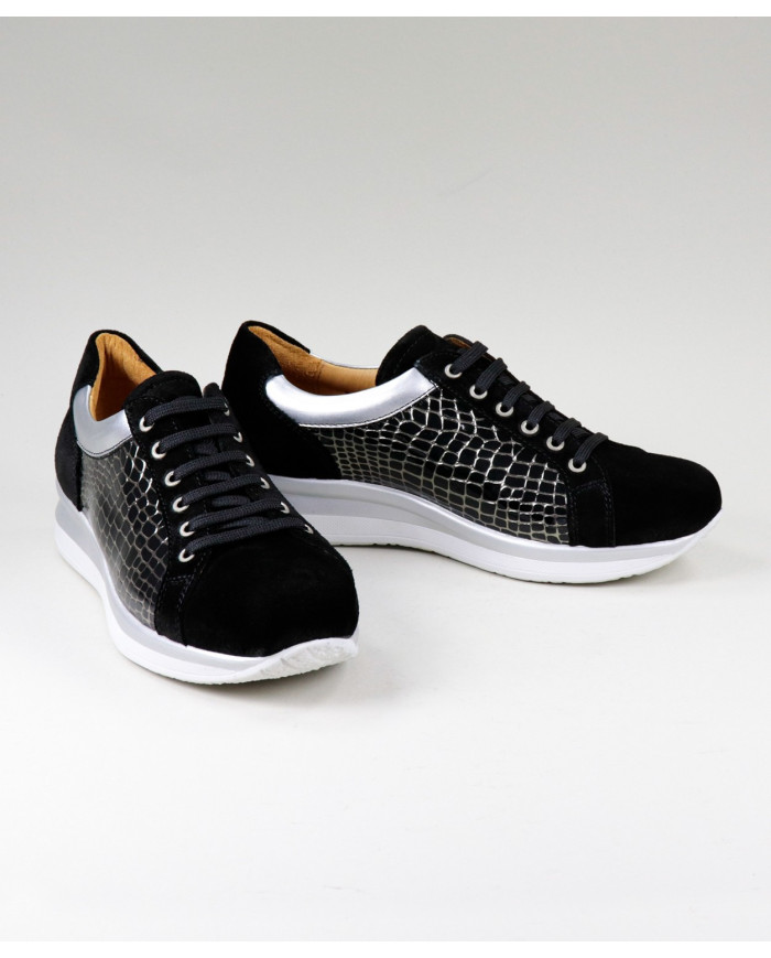 Women's Pretas Ginova Trainers
