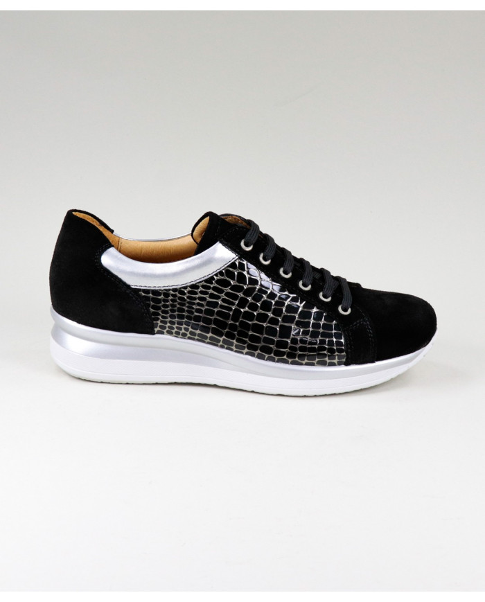 Sapatilhas Pretas Ginova Femininas de Atacadores