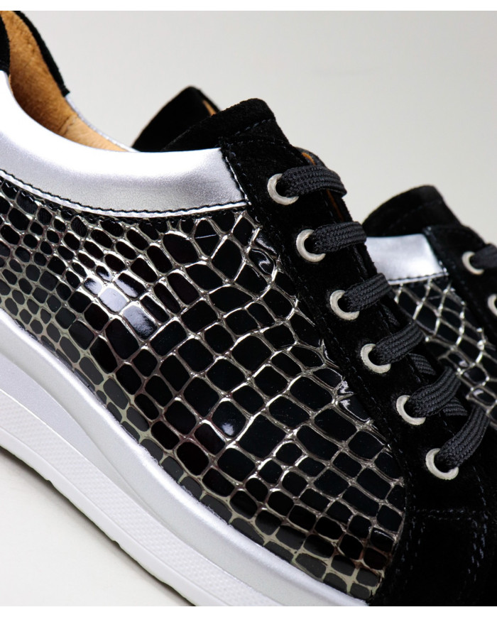 Women's Pretas Ginova Trainers