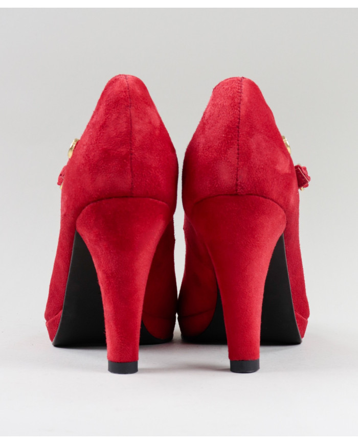 Red Shoes of Lady Ginova in Suede