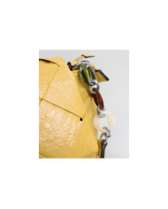 Bolso de la señora amarilla con manija decorada