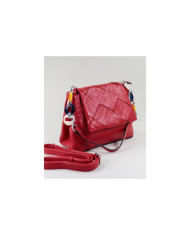 Mala roja con manija decorada